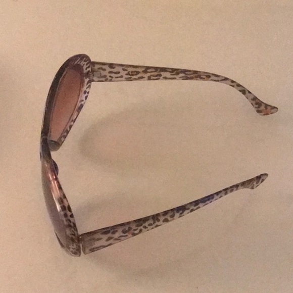 Leopard Shades - Picture 2 of 4